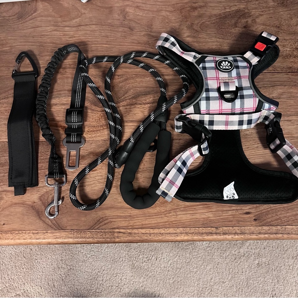 NWOT Plaid Padded Dog Harness with Matching Rope Leash Size Large